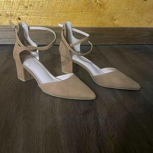 ZBY women’s size 9 heels.